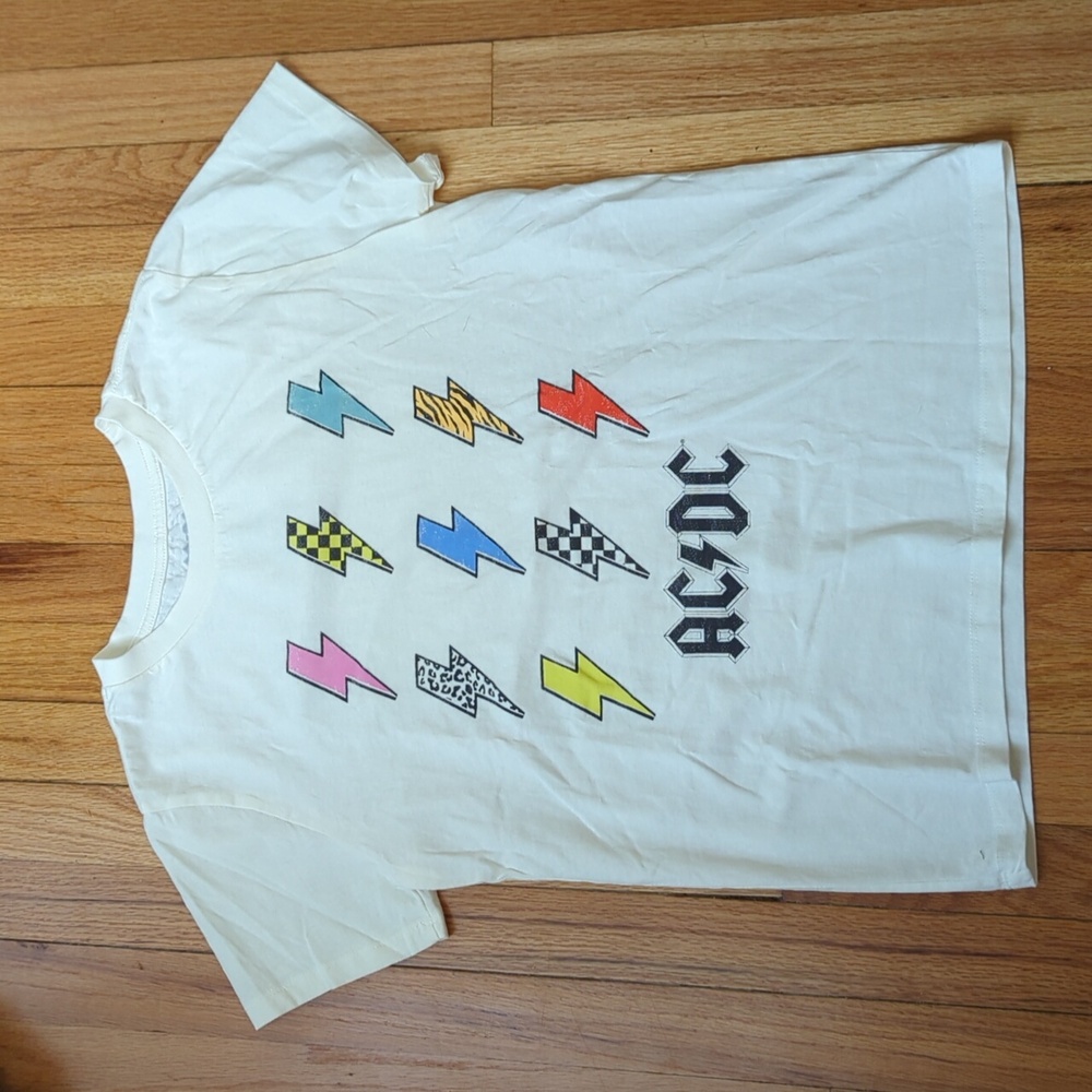 AC/DC lightening bolt tshirt ⚡